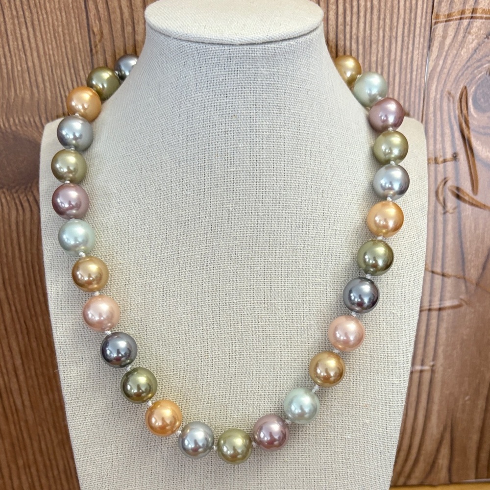 Kenneth Jay Lane KJL 2009 Inaugural First Lady Faux Pearl Pastel Necklace 14mm - Picture 2 of 9